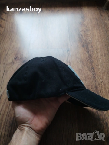 Karl Kani - страхотна мъжка шапка , снимка 5 - Шапки - 54358911