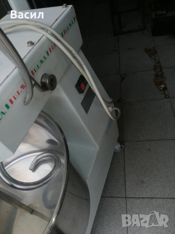 Италианска тестомесачка монофазна 35 литра, снимка 3 - Други машини и части - 54281378