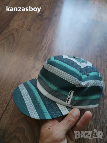 Volcom - страхотна юношеска шапка 