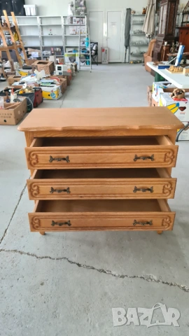 Масивен дъбов скрин с три чекмеджета, стил Рустик, снимка 5 - Шкафове - 54204427