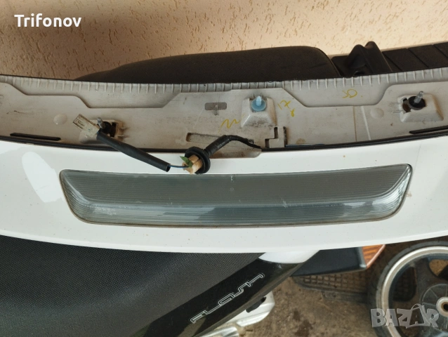 Оригинален спойлер багажник Тойота Аурис Toyota Auris 2007-2010, снимка 6 - Части - 55050561