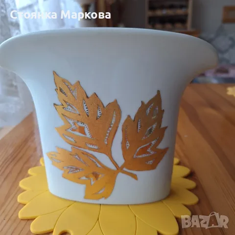 Керамична ваза със златисти листа-Германия, снимка 2 - Вази - 55657120