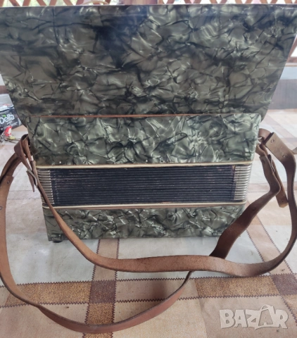 Винтидж акордеон Weltmeister, 12 баса работещ, снимка 4 - Акордеони - 54249561