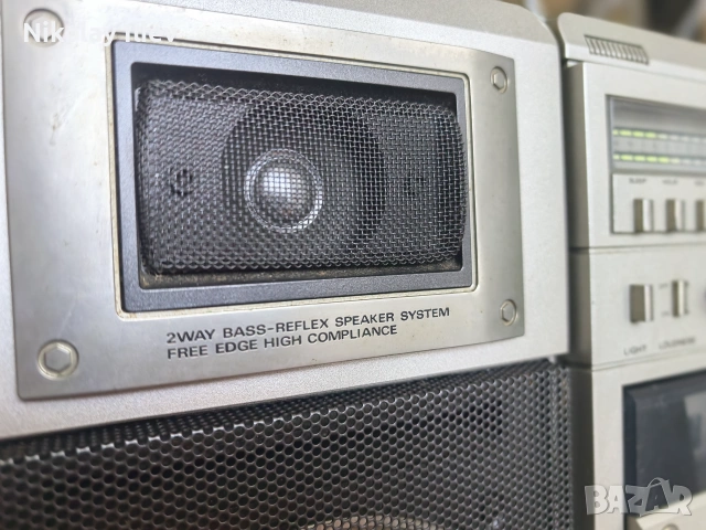 Уникален Hitachi TRK-9900E – Колекционерски 3-компонентен касетофон Boombox (1981, Япония, снимка 2 - Радиокасетофони, транзистори - 55103419
