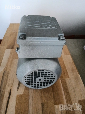 Електромотор с редуктор SEW-EURODRIVE, снимка 4 - Електродвигатели - 53970704