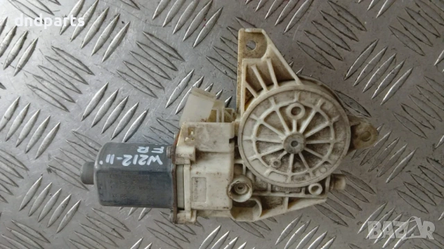 Моторче стъклоповдигач Mercedes E W212 2011 (предно дясно) 0130822636