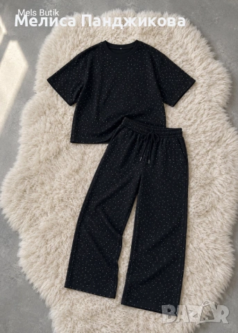 Дамски комплект с десен на камъчета  Размери:S, M , L, XL Цена: 20 евро