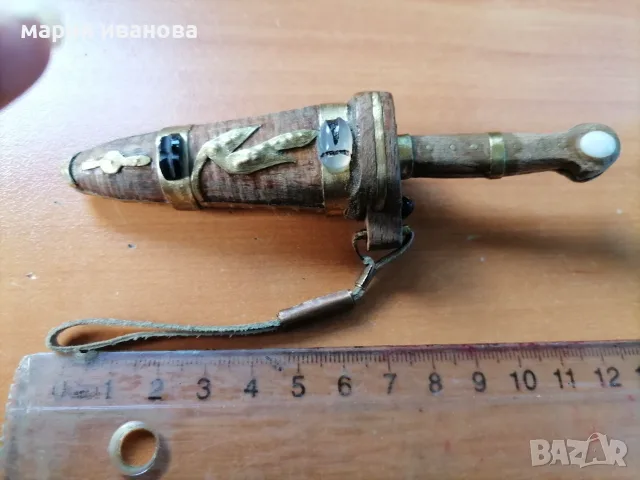 Стара кама с нова кания с украса от камъни скарабей 