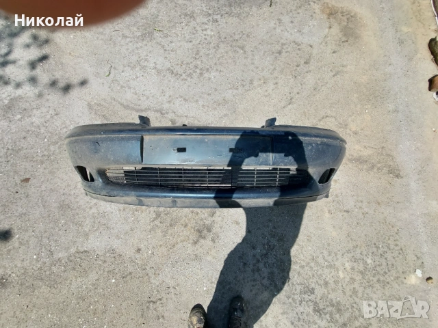 Продавам предна броня за opel vectra b
