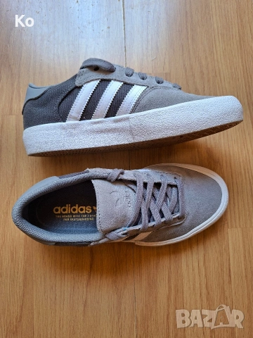 Нови оригинални маратонки Adidas естесвен велур, снимка 12 - Маратонки - 55164001