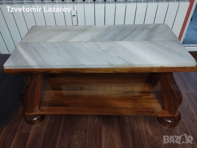 Маса с мраморен плот