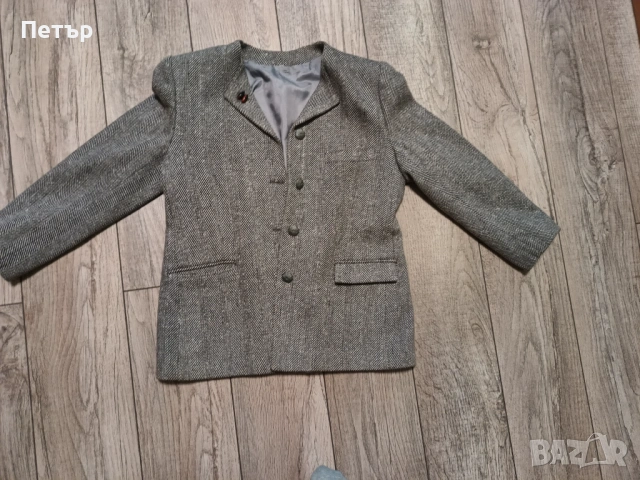 Продавам сиво-бежово елегантно дамско сако