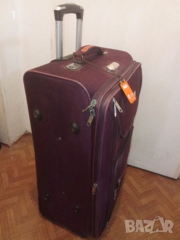 Голям куфар с колелца, снимка 4 - Куфари - 54573088