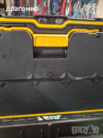 Оригинален куфар DeWALT, снимка 7 - Куфари с инструменти - 54490947
