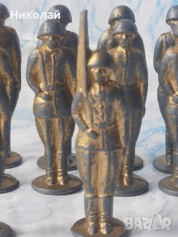 Лот 12 Броя Съветски Оловни Войничета, снимка 4 - Антикварни и старинни предмети - 54427209