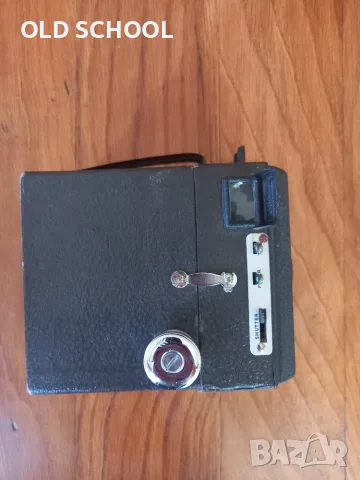 Стар фотоапарат 1955 (box camera), снимка 2 - Антикварни и старинни предмети - 55544809