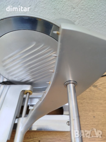 Професионална колбасорезачка VEGA , снимка 7 - Обзавеждане на кухня - 54267508