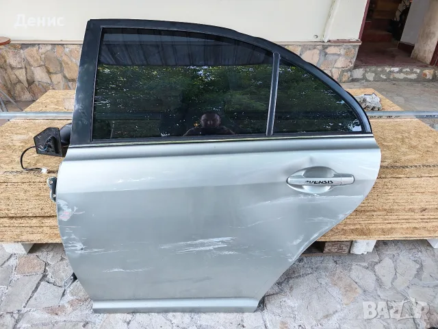Врати за Avensis T25 2004
