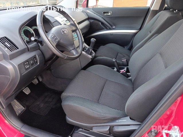 Toyota Corolla Verso 2.2 D4D, снимка 8 - Автомобили и джипове - 54625013