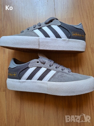 Нови оригинални маратонки Adidas естесвен велур, снимка 10 - Маратонки - 55164001