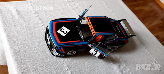 BMW CSL Minichamps 1:18, снимка 5 - Други ценни предмети - 54612002