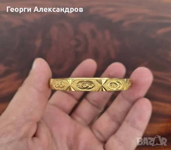 КРАСИВА Стара МАСИВНО ПОЗЛАТЕНА Класическа твърда гривна тип белезник / bangle Донесена от АНГЛИЯ, снимка 2 - Антикварни и старинни предмети - 55594005