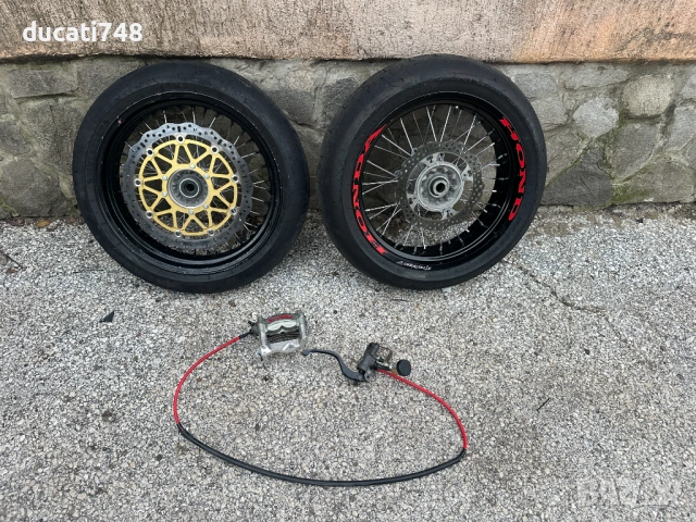 Супермото капли Honda CRF с преден апарат Brembo M50 и помпа 16x18 