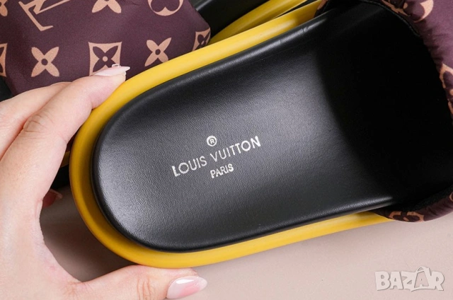 луксозните дамски чехли Louis Vuitton Pool Pillow Flat Comfort Mule номер 36, снимка 4 - Чехли - 55226012