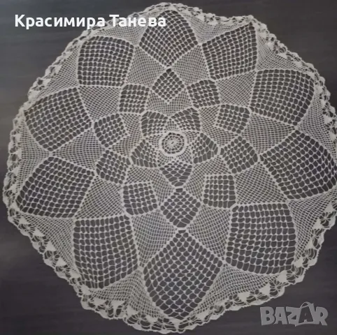 Ръчно плетена покривка., снимка 4 - Покривки за маси - 55615118
