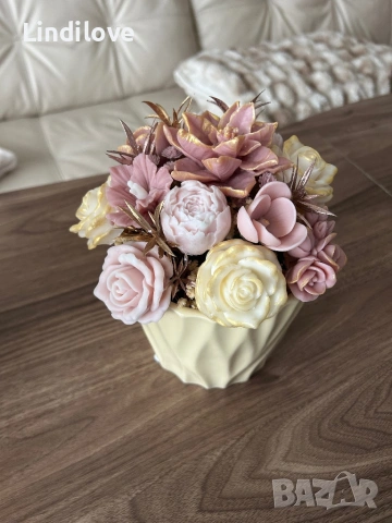 Цветя от соев восък , снимка 2 - Декорация за дома - 53950002