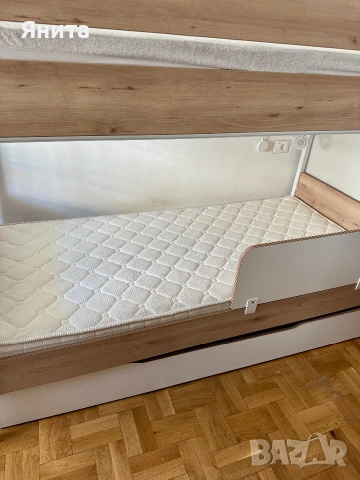 Двуетажно масивно дървено легло с матраци, снимка 2 - Спални и легла - 55047159