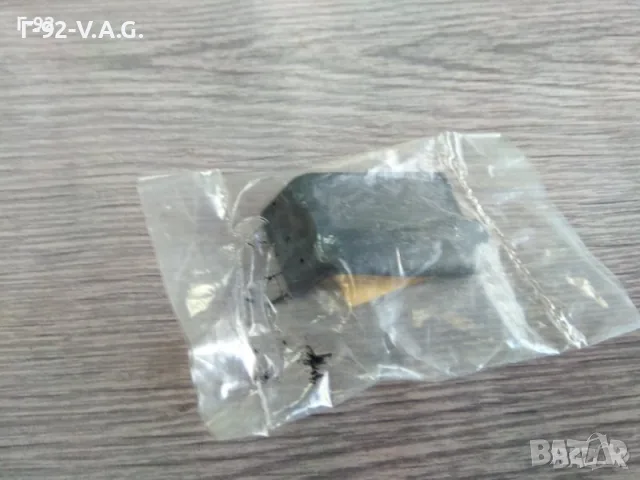 333853709B 01C**NEU**VAG**Passat B3 Variant и Passat B4 Variant**Крайна капачка вляво ** , снимка 3 - Части - 55309341