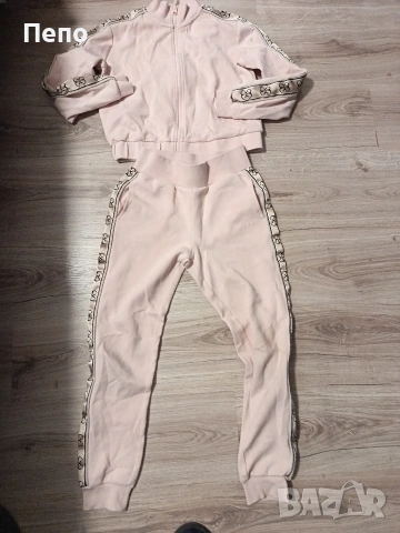 Екип Guess