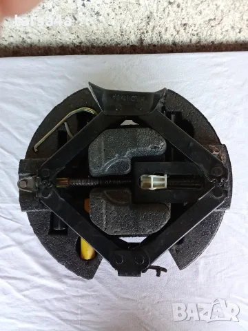 Автомобилен крик,ключ 19" и други 