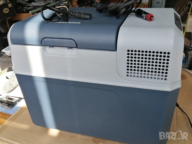 MOBICOOL 38L мобилен хладилник на 12V и 220V, снимка 4 - Хладилни чанти - 54602547