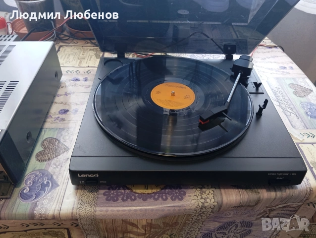 Грамофон lenco с вграден предусилвател
