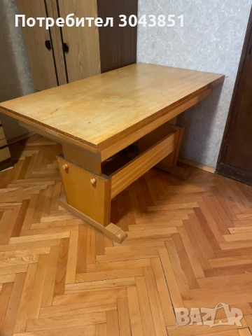 Продавам дървена маса
