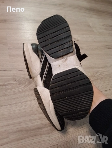 Сникърси Guess, снимка 4 - Маратонки - 54015988