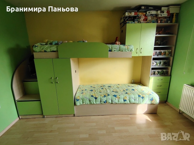 Цялостно обзавеждане за детска стая с легло на два етажа и бюро. Детско обзавеждане. 