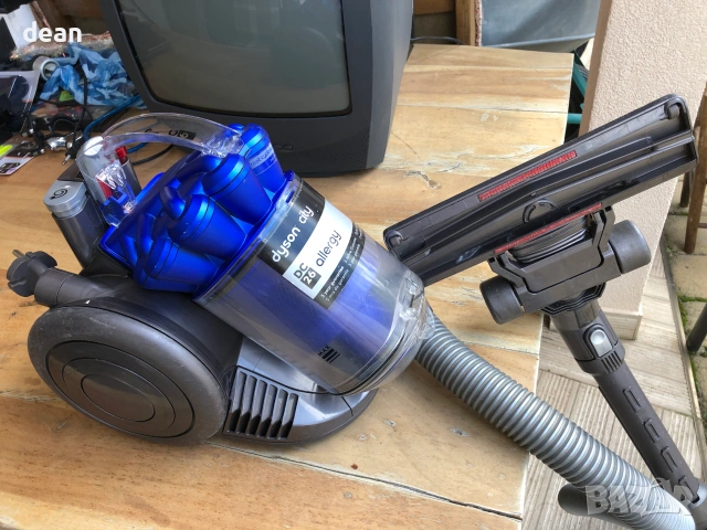 Мини прахосмукачка Dyson