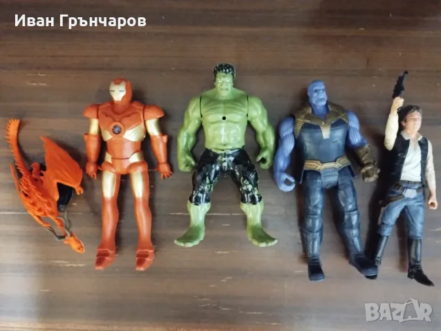 Фигури и играчки 
