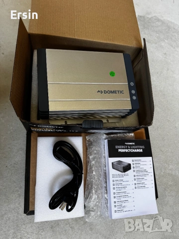 DOMETIC зарядно устройство МСА1225 Едновременно зареждане на два бордови и един стартерен акумулатор, снимка 13 - Друга електроника - 54586597
