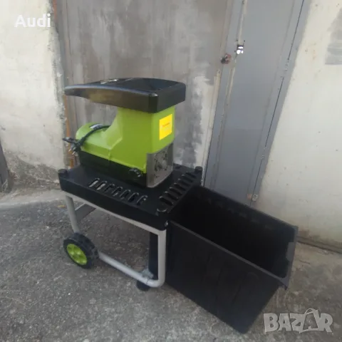 Клонотрошачка за клони, листа, храсти. Мощност 2500W Максимален диаметър на клони 40мм