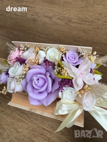 Аранжировка с цветя от соев восък, снимка 9 - Подаръци за жени - 54356096