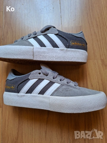Нови оригинални маратонки Adidas естесвен велур, снимка 11 - Маратонки - 55164001