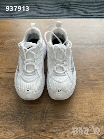 Дамски маратонки Nike Air Max Bliss, снимка 2 - Маратонки - 53996068