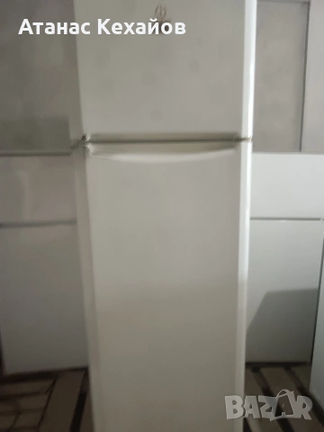 хладилник Indesit с камера, снимка 2 - Хладилници - 54724638