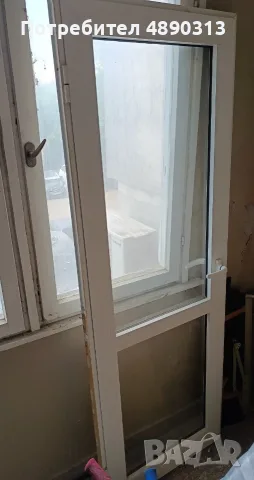 Продавам Алуминиева врата с каса в отлично състояние. 