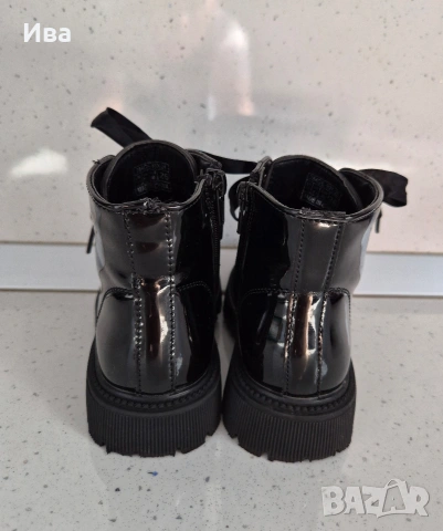 Детски лачени боти H&M 26 номер, снимка 3 - Детски обувки - 54298510