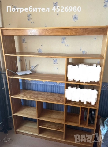 Голяма дървена етажерка